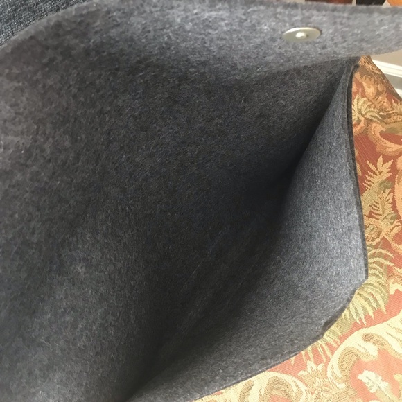 PACK & SMOOCH Hampshire Wool Laptop Sleeve - Picture 6 of 7